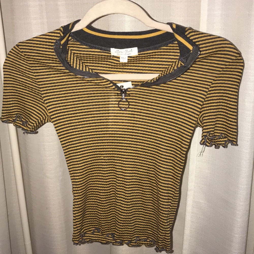 Striped shirt with zipper